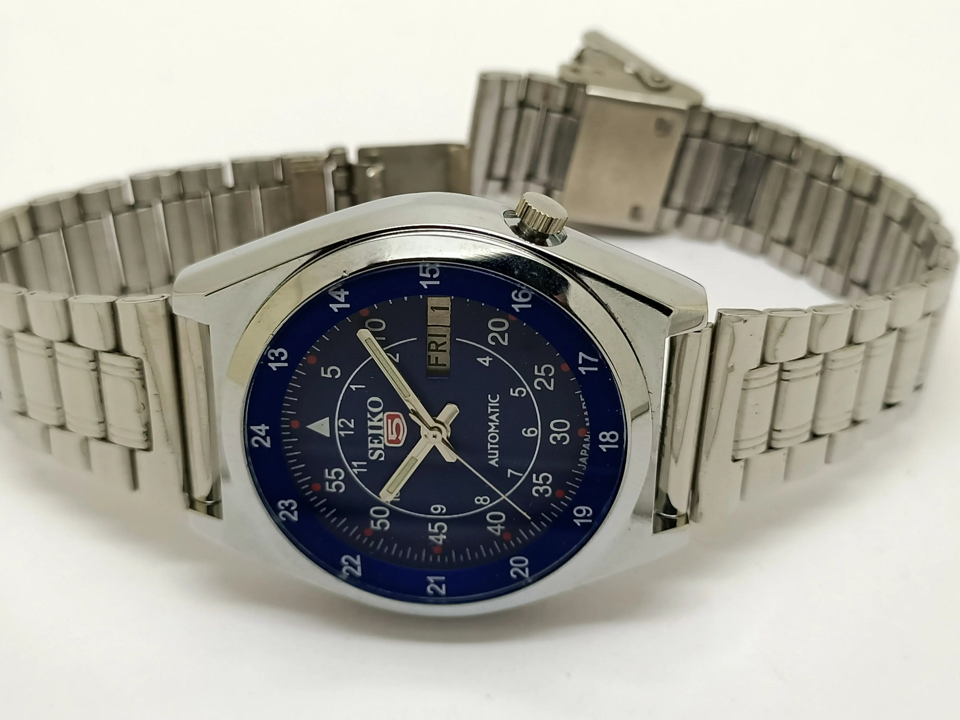 VINTAGE REFURBISHED SEIKO 5 AUTOMATIC JAPAN MENS DAY DATE WATCH - National Watches