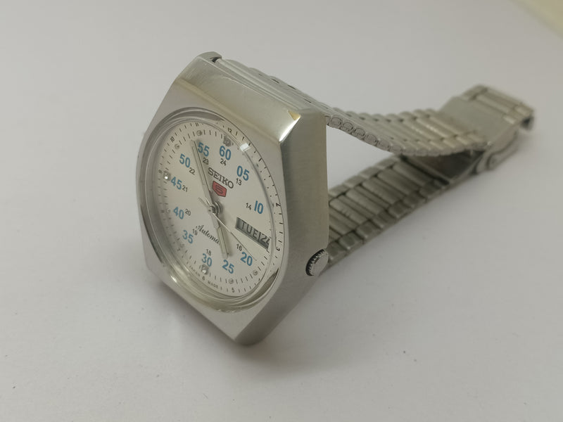 VINTAGE REFURBISHED SEIKO 5 AUTOMATIC JAPAN MENS DAY DATE WATCH