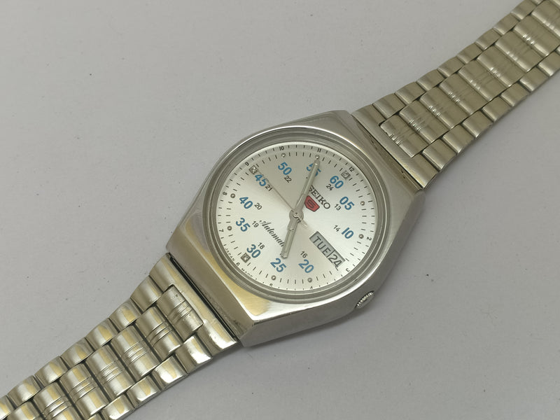 VINTAGE REFURBISHED SEIKO 5 AUTOMATIC JAPAN MENS DAY DATE WATCH