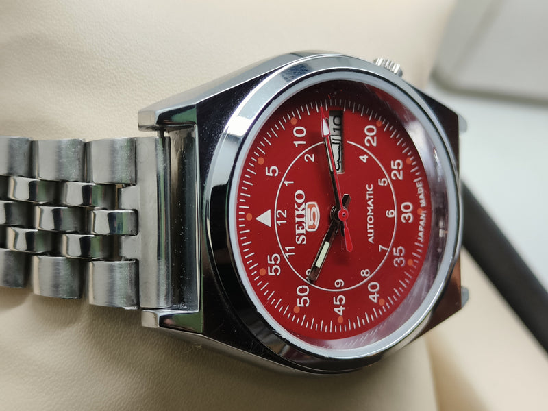 Authentic Seiko 5 Vintage – Refurbished Mechanical Watch