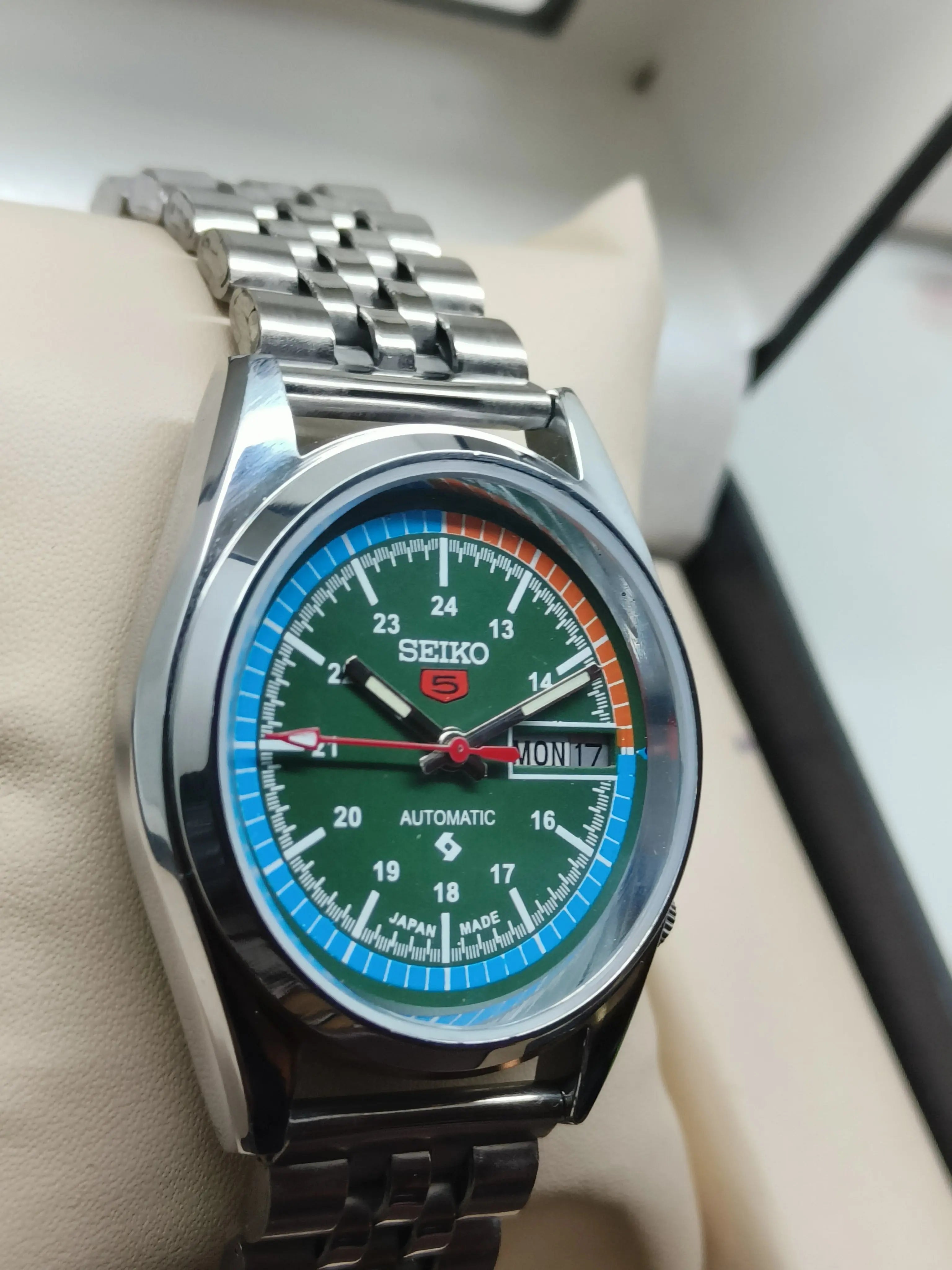 Seiko 5 Vintage Military Style – Refurbished Automatic National Watches