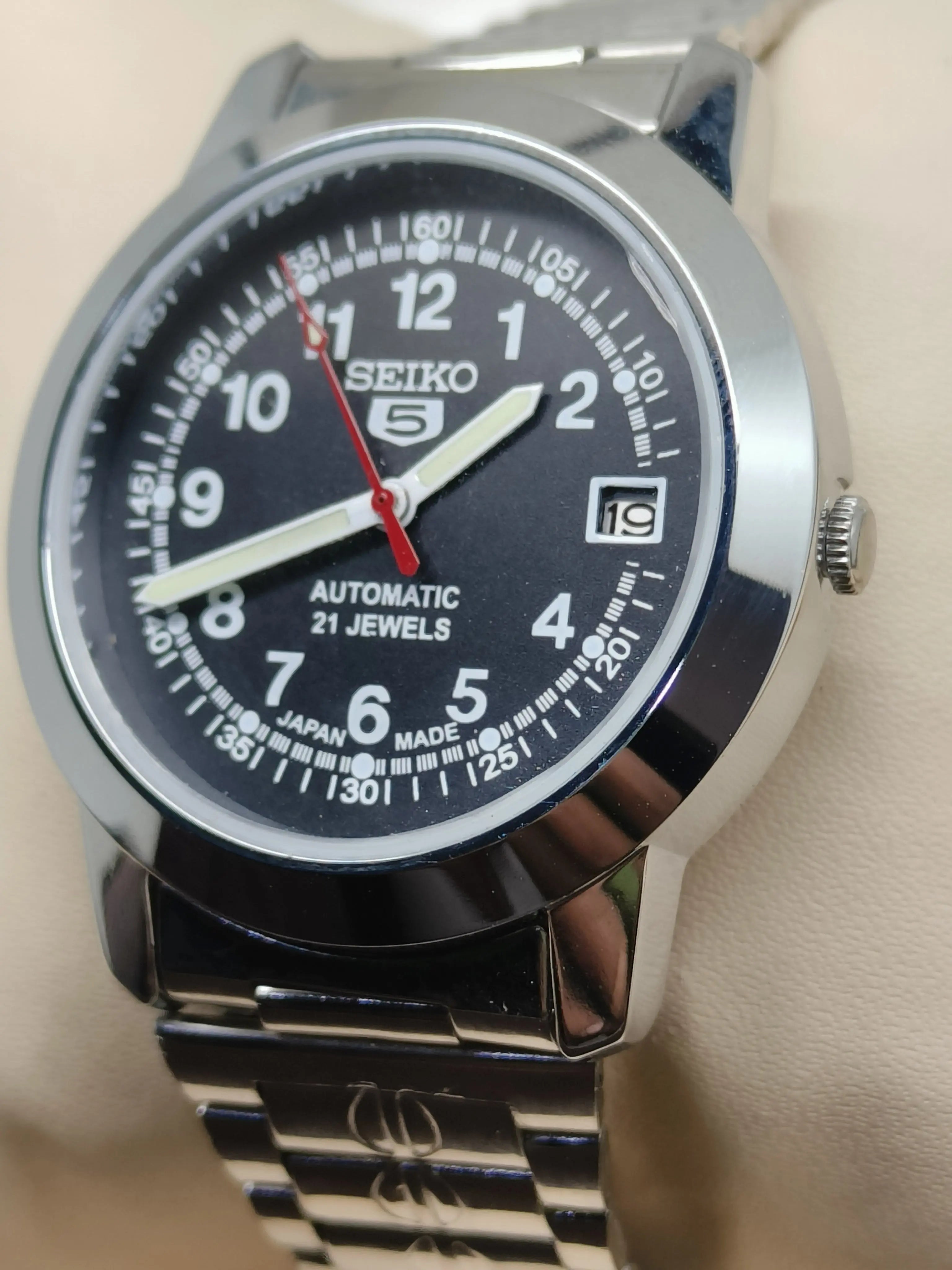 Seiko 5 Vintage Black Dial – Refurbished Automatic National Watches