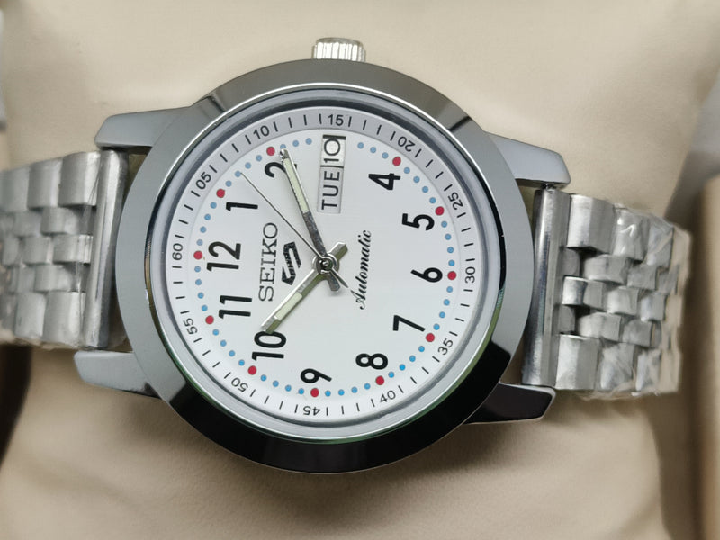 Seiko 5 Vintage Quartz (if applicable) – Refurbished Rare Model