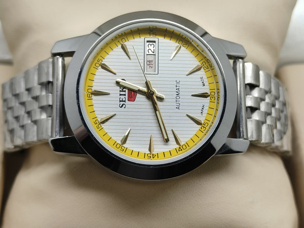 Seiko 5 Vintage Field Watch – Refurbished Tough & Authentic