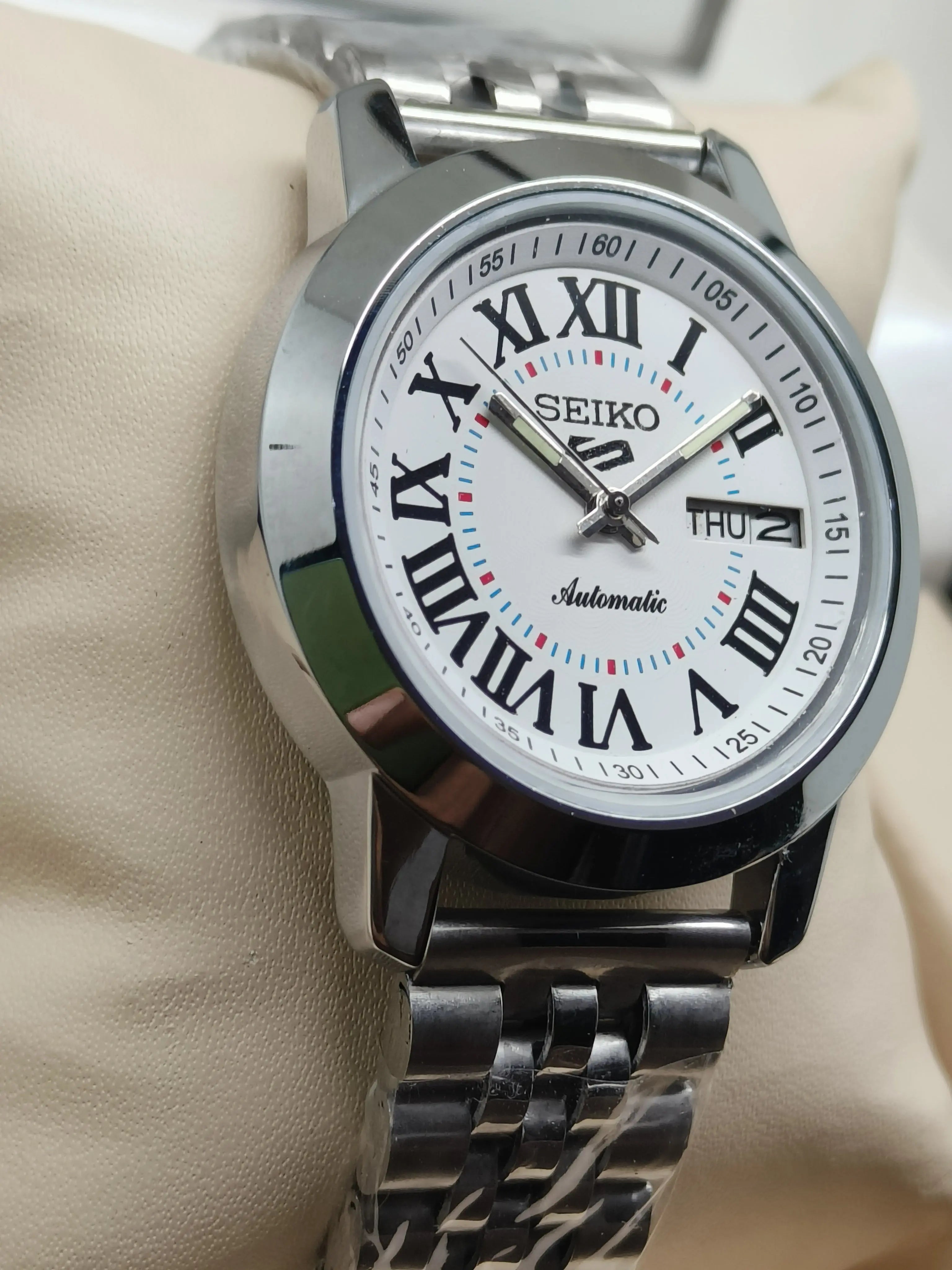 Seiko 5 Vintage Explorer Style – Refurbished Automatic National Watches