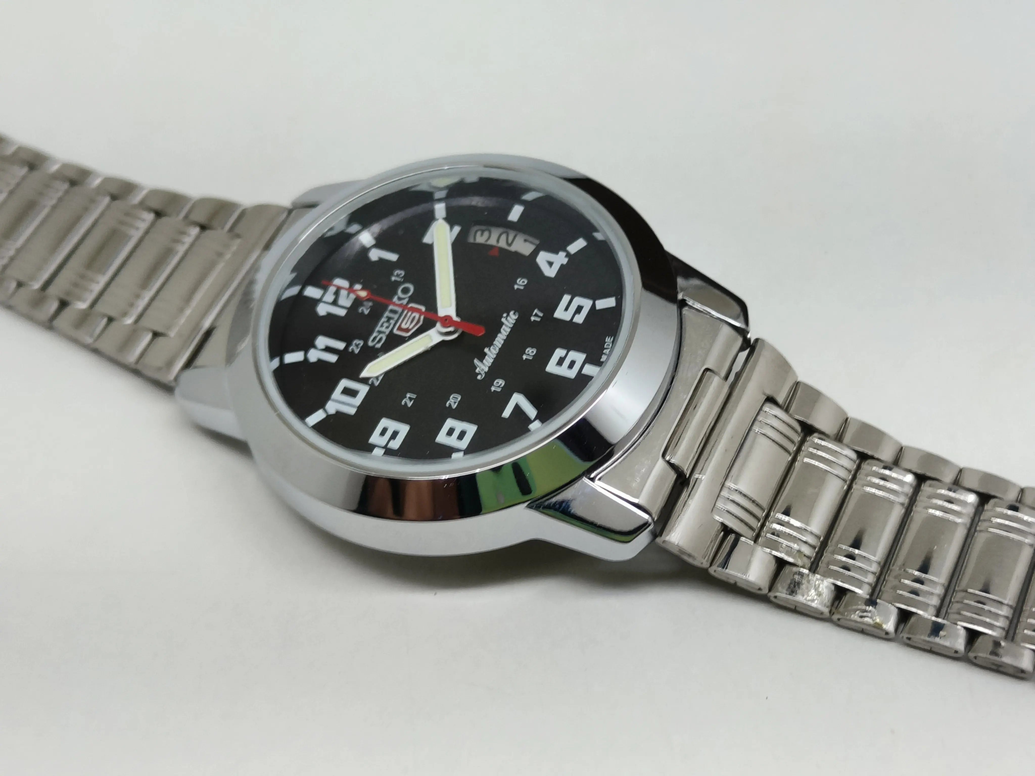 Seiko 5 Vintage Mesh Bracelet – Refurbished Classic Style National Watches