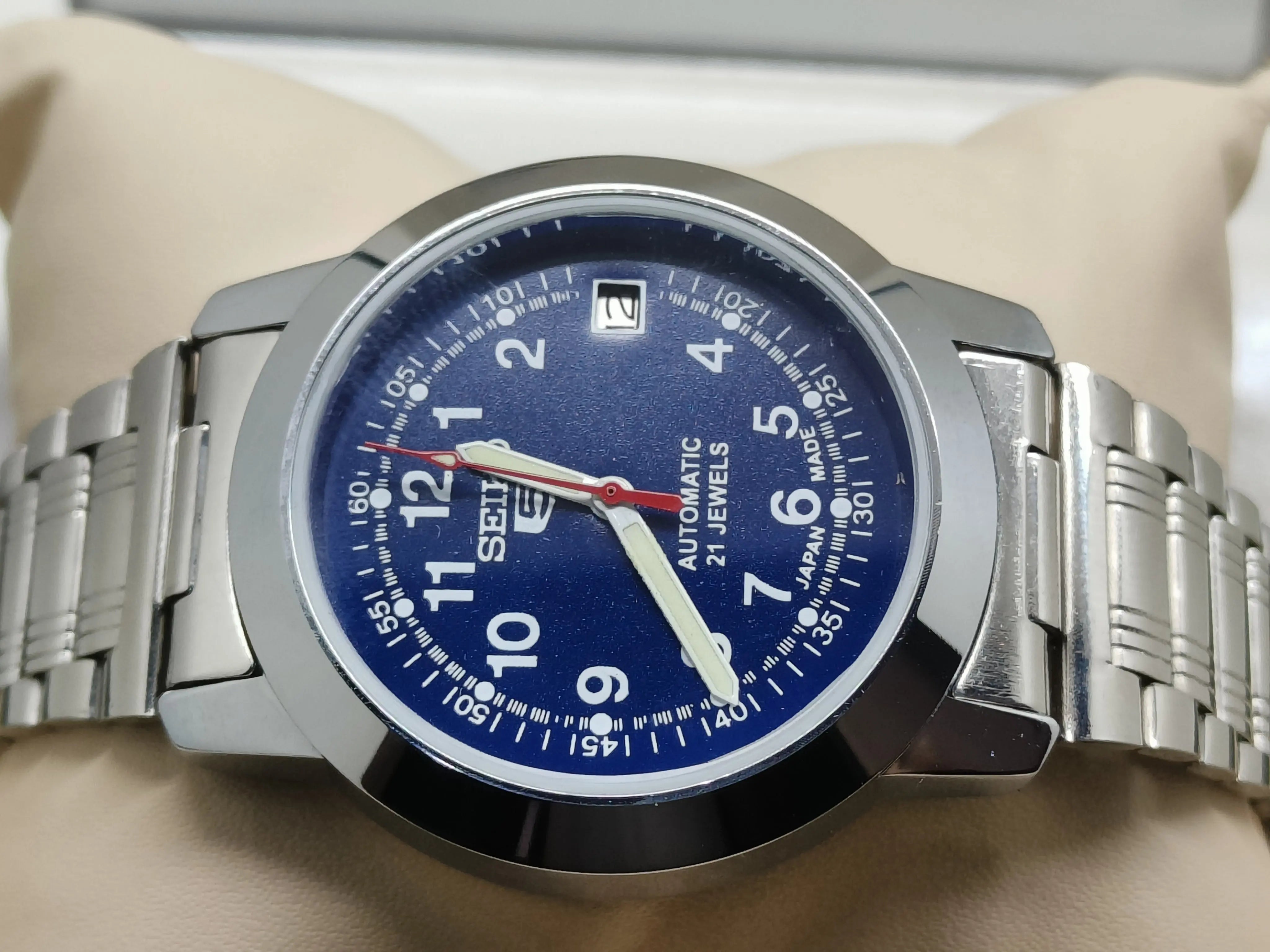 Seiko 5 Vintage Champagne Dial – Restored Dress Watch National Watches