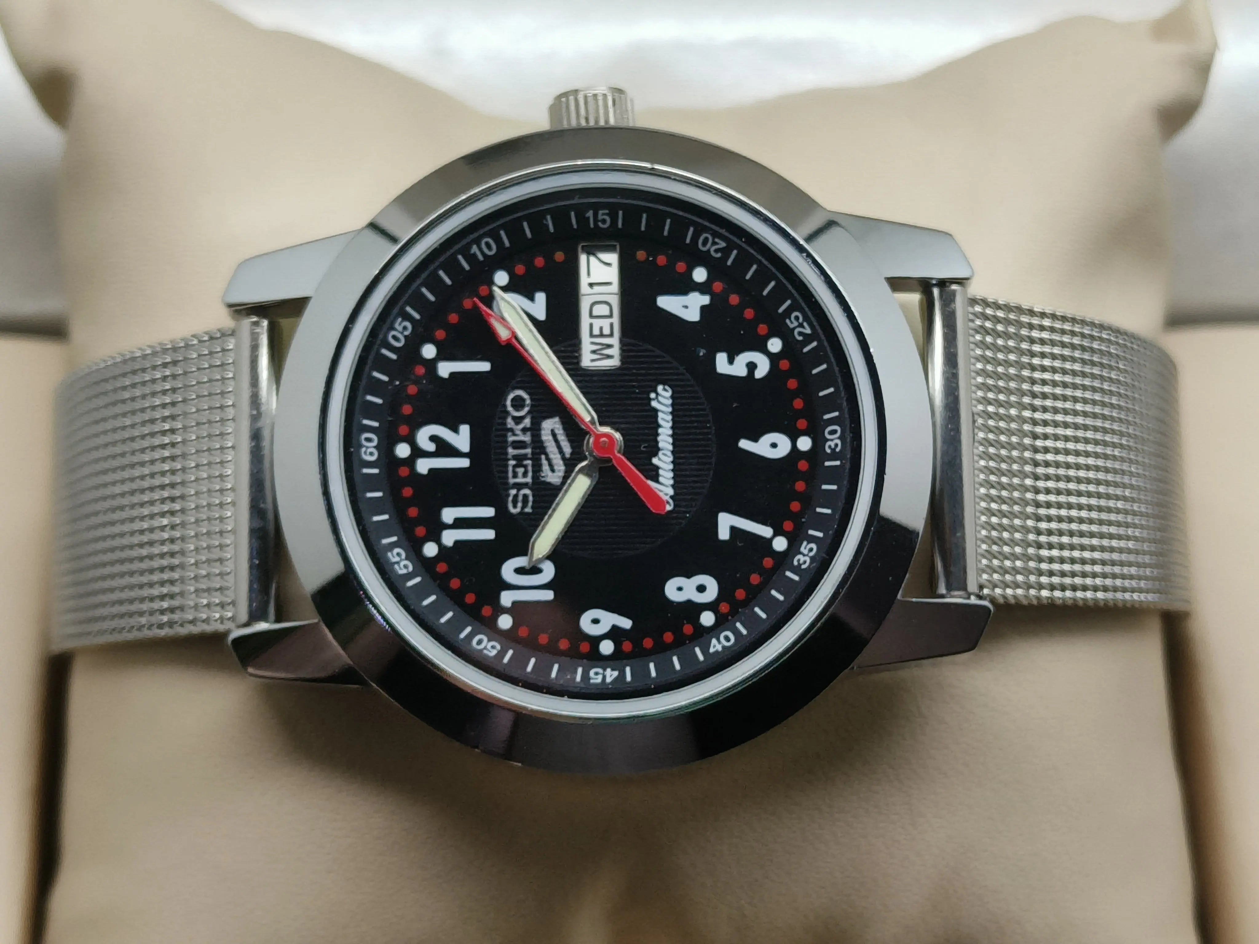 Seiko 5 Vintage Lime Green Dial – Refurbished Bold Style National Watches