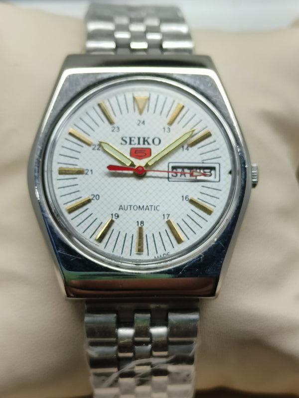 Seiko 5 Vintage Burgundy Dial – Refurbished Unique Piece