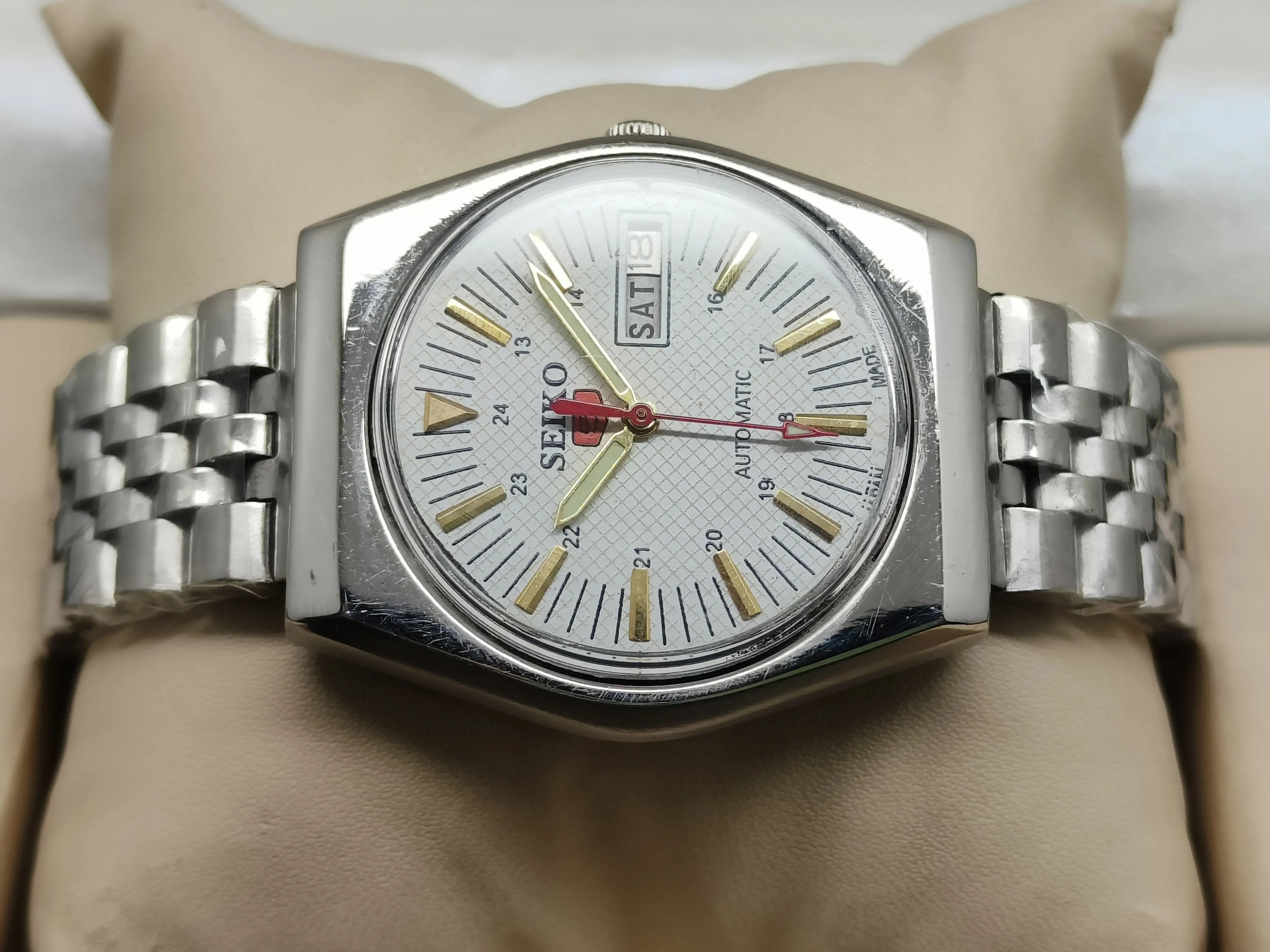 Seiko 5 Vintage Burgundy Dial – Refurbished Unique Piece National Watches