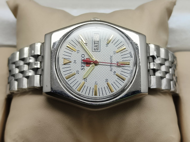 Seiko 5 Vintage Burgundy Dial – Refurbished Unique Piece