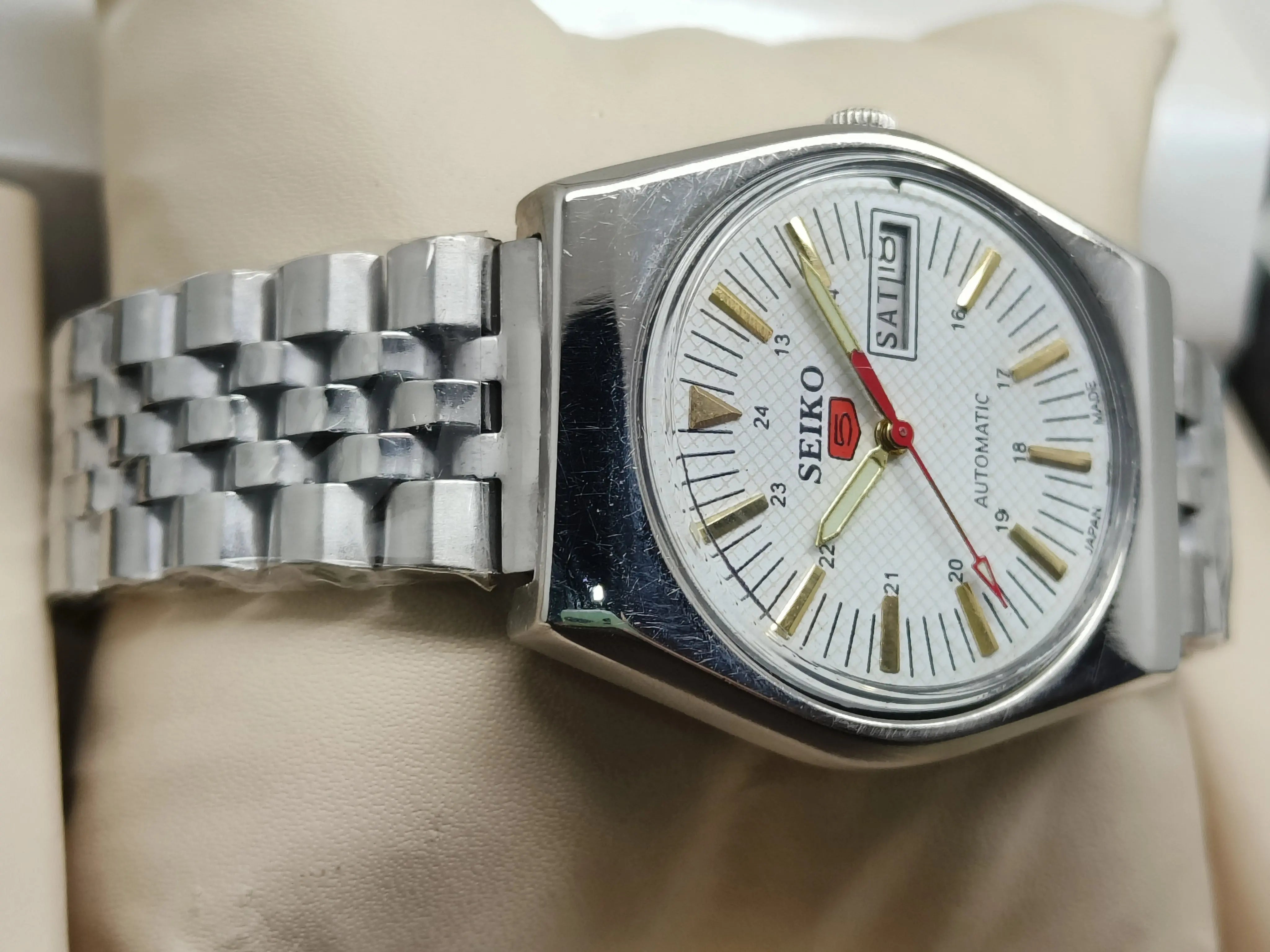Seiko 5 Vintage Burgundy Dial – Refurbished Unique Piece National Watches