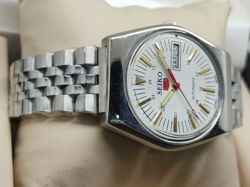 Seiko 5 Vintage Burgundy Dial – Refurbished Unique Piece