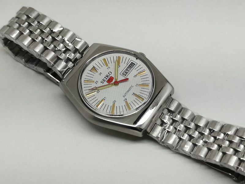 Seiko 5 Vintage Burgundy Dial – Refurbished Unique Piece