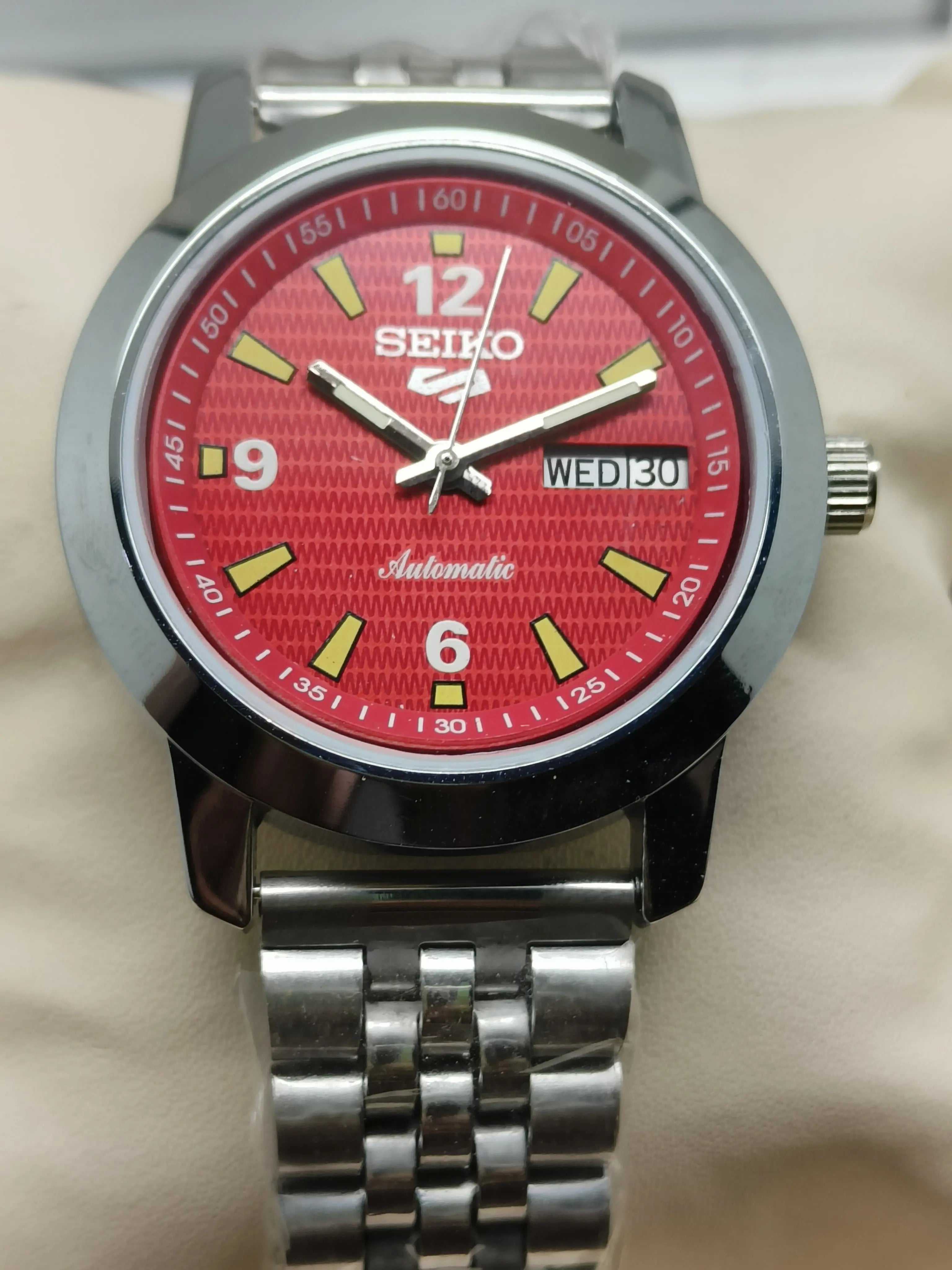 Seiko 5 Vintage Diver Style Bezel – Refurbished & Stylish National Watches