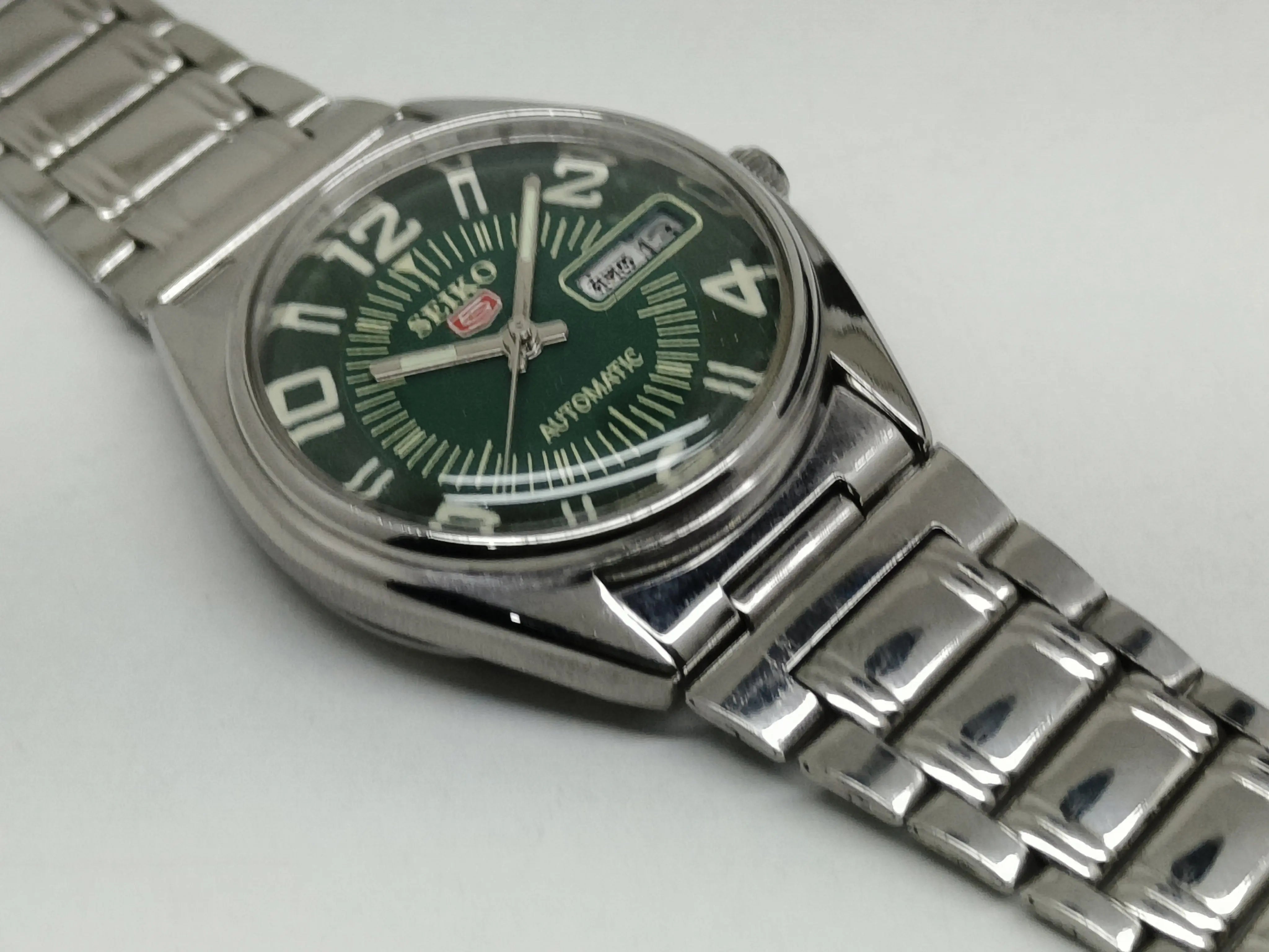 Seiko 5 Vintage Lime Green Dial – Refurbished Bold Style National Watches