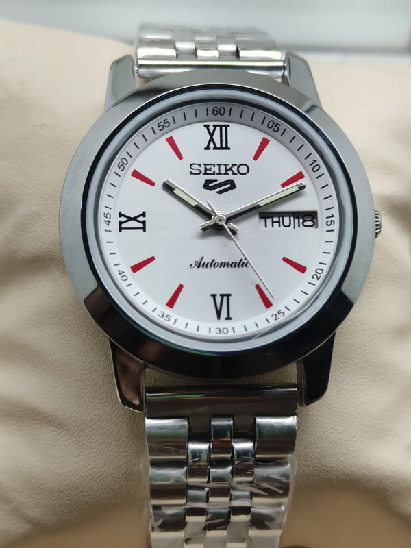 Seiko 5 Vintage Racing Dial – Restored Sport Style