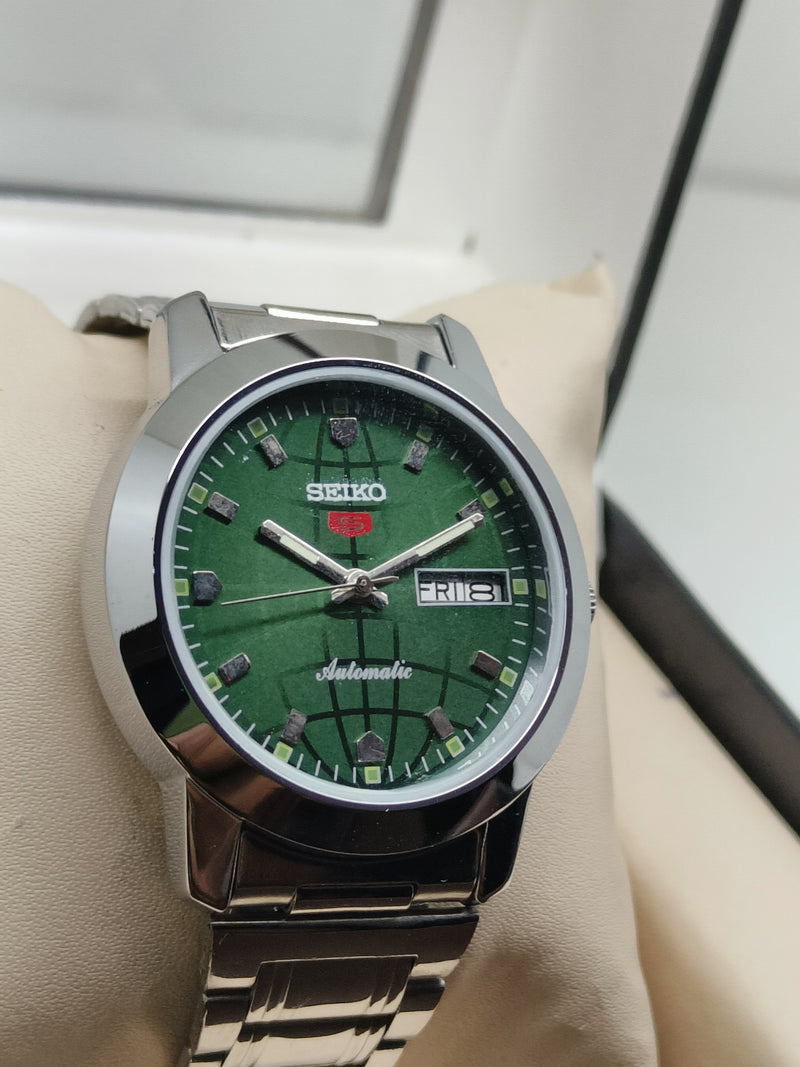 Seiko 5 Vintage Matte Black – Refurbished Subtle Look
