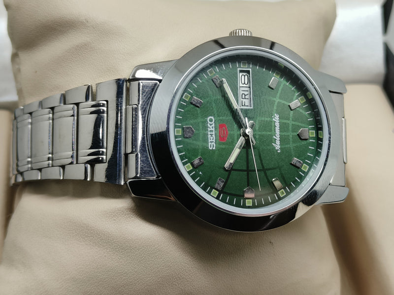 Seiko 5 Vintage Matte Black – Refurbished Subtle Look