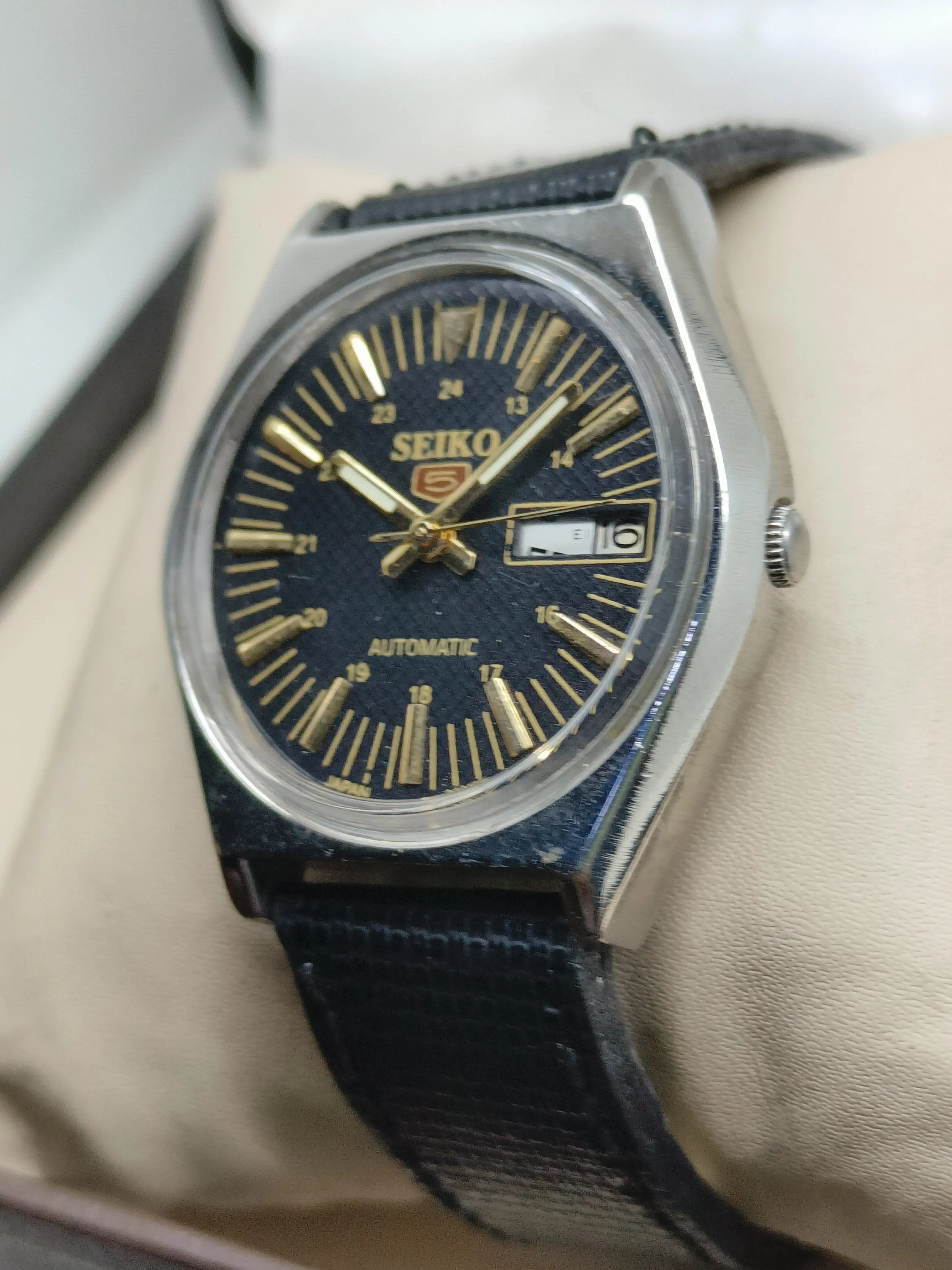 Seiko 5 Vintage Domed Crystal – Refurbished Retro Aesthetic National Watches