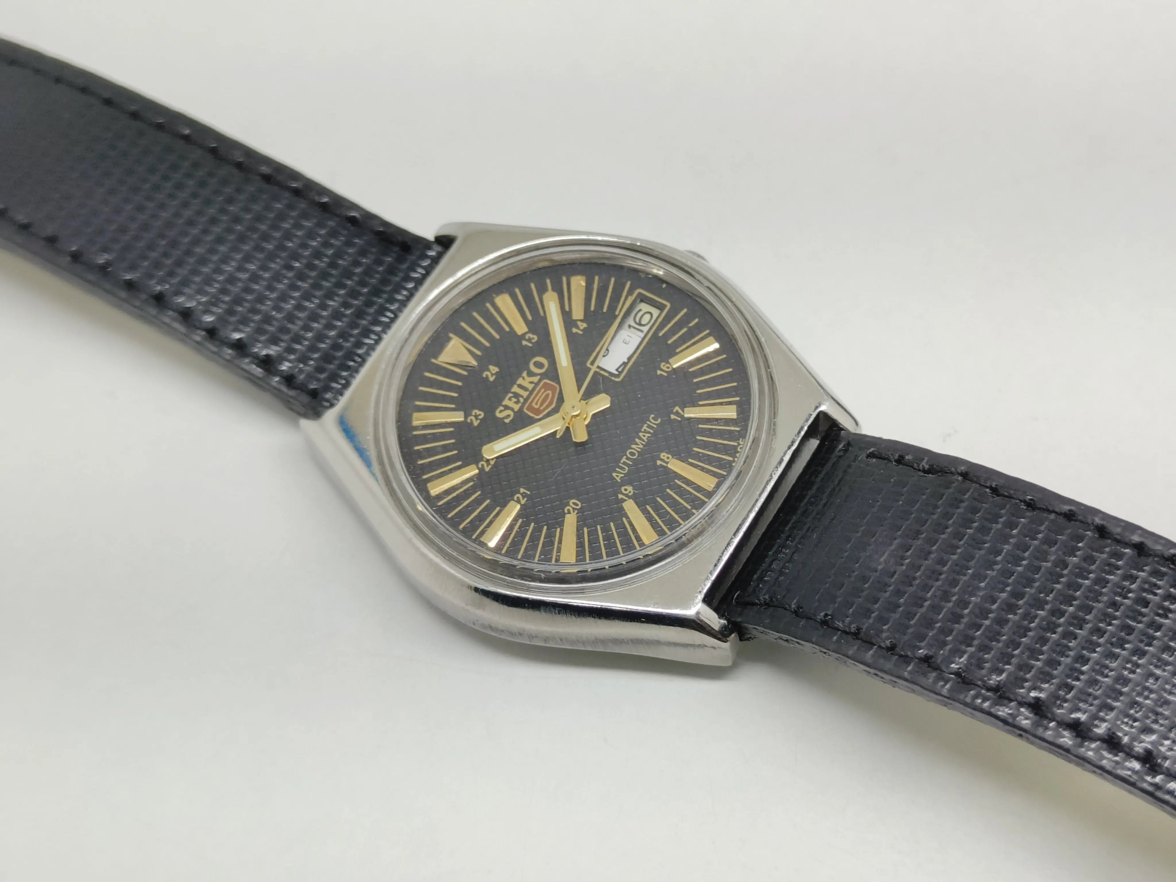 Seiko 5 Vintage Domed Crystal – Refurbished Retro Aesthetic National Watches