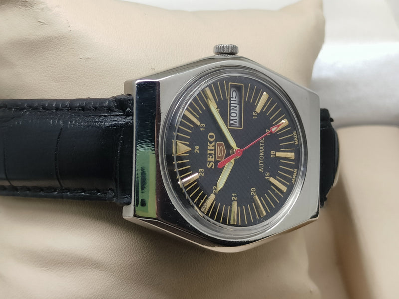 Seiko 5 Vintage Automatic – All Original Parts (Refurbished)