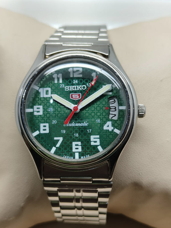 Seiko 5 Vintage Automatic – Collector’s Restored Piece