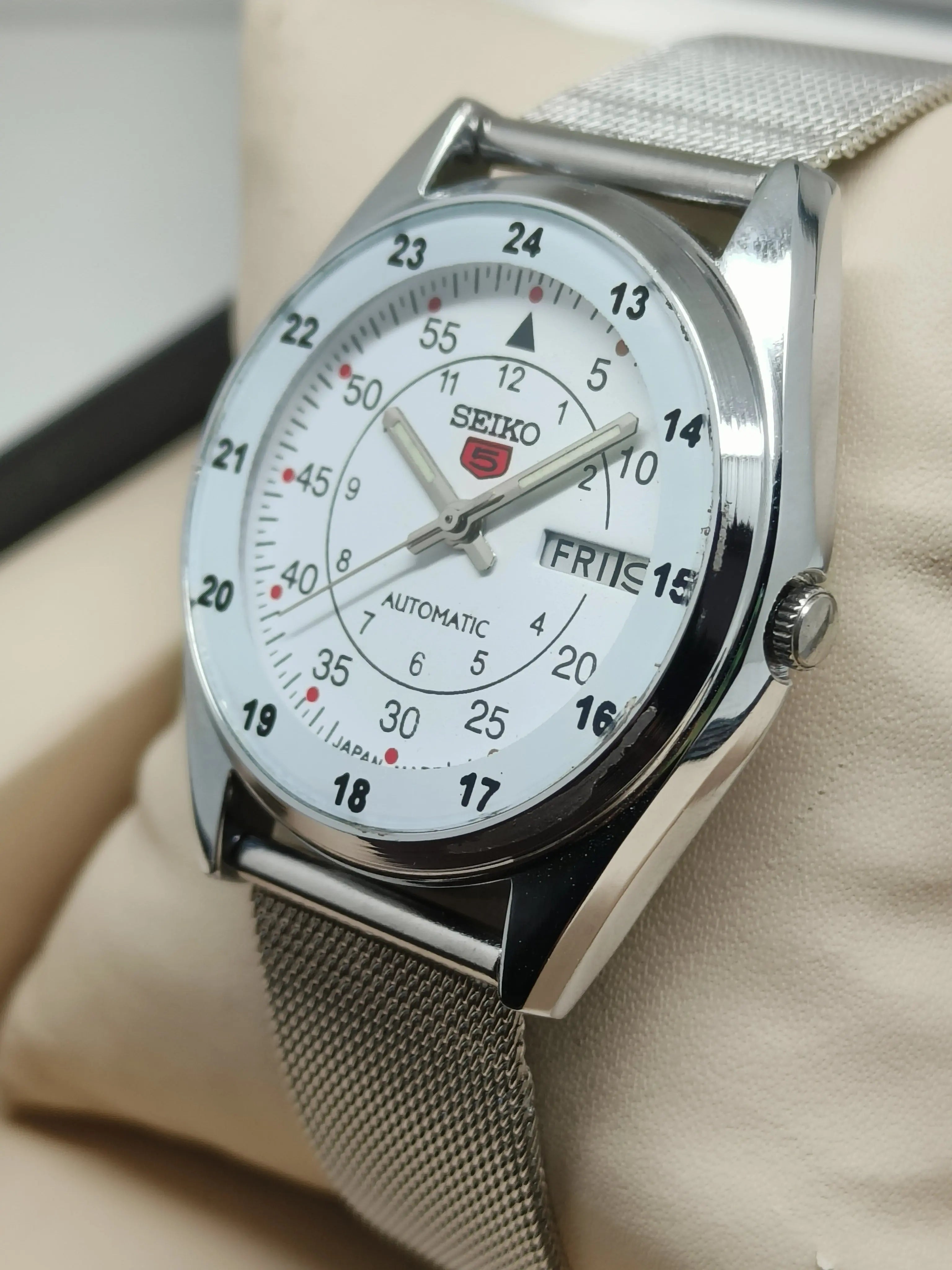 Seiko 5 Vintage Automatic – Reliable Power Reserve National Watches
