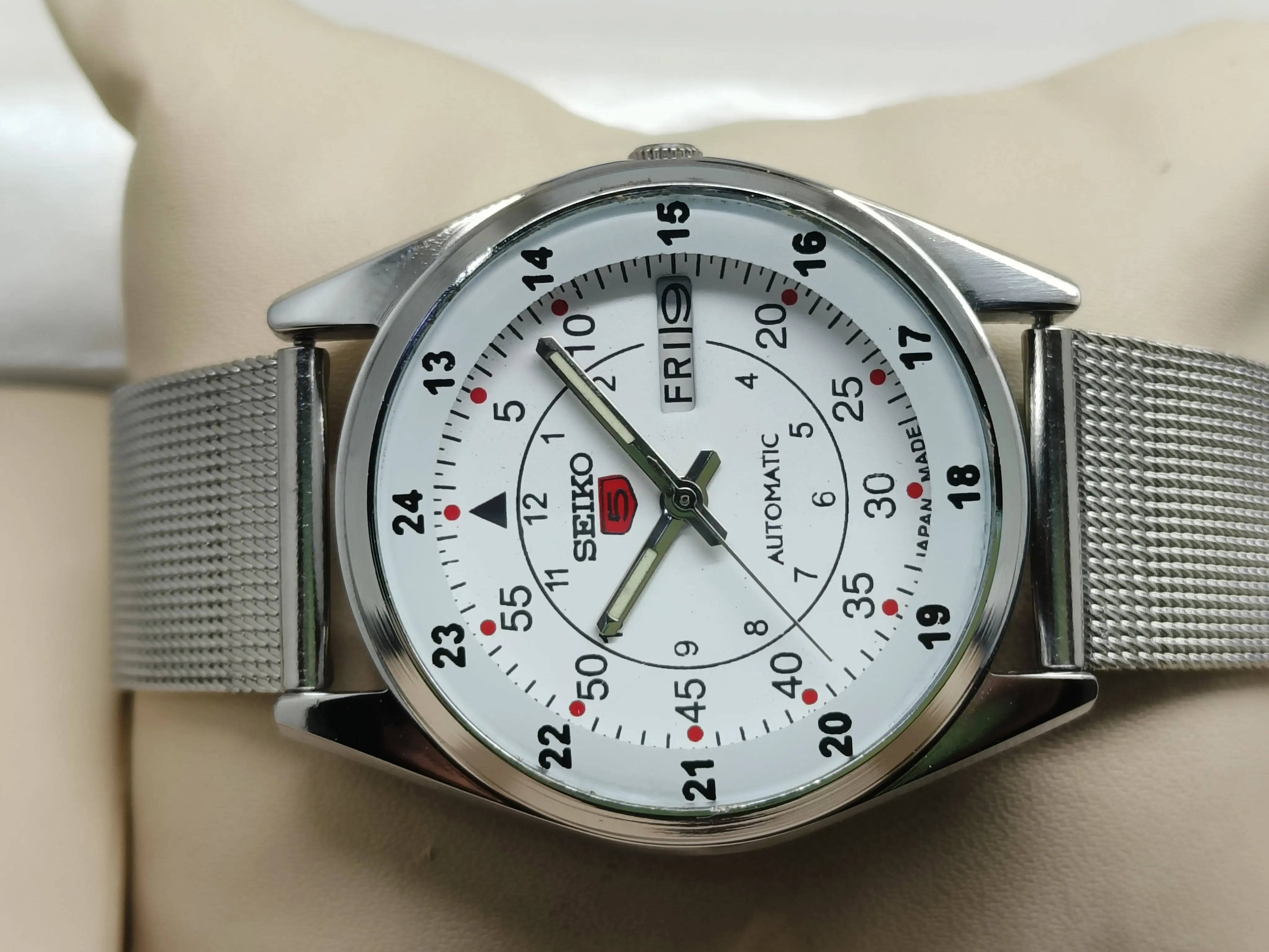 Seiko 5 Vintage Automatic – Reliable Power Reserve National Watches