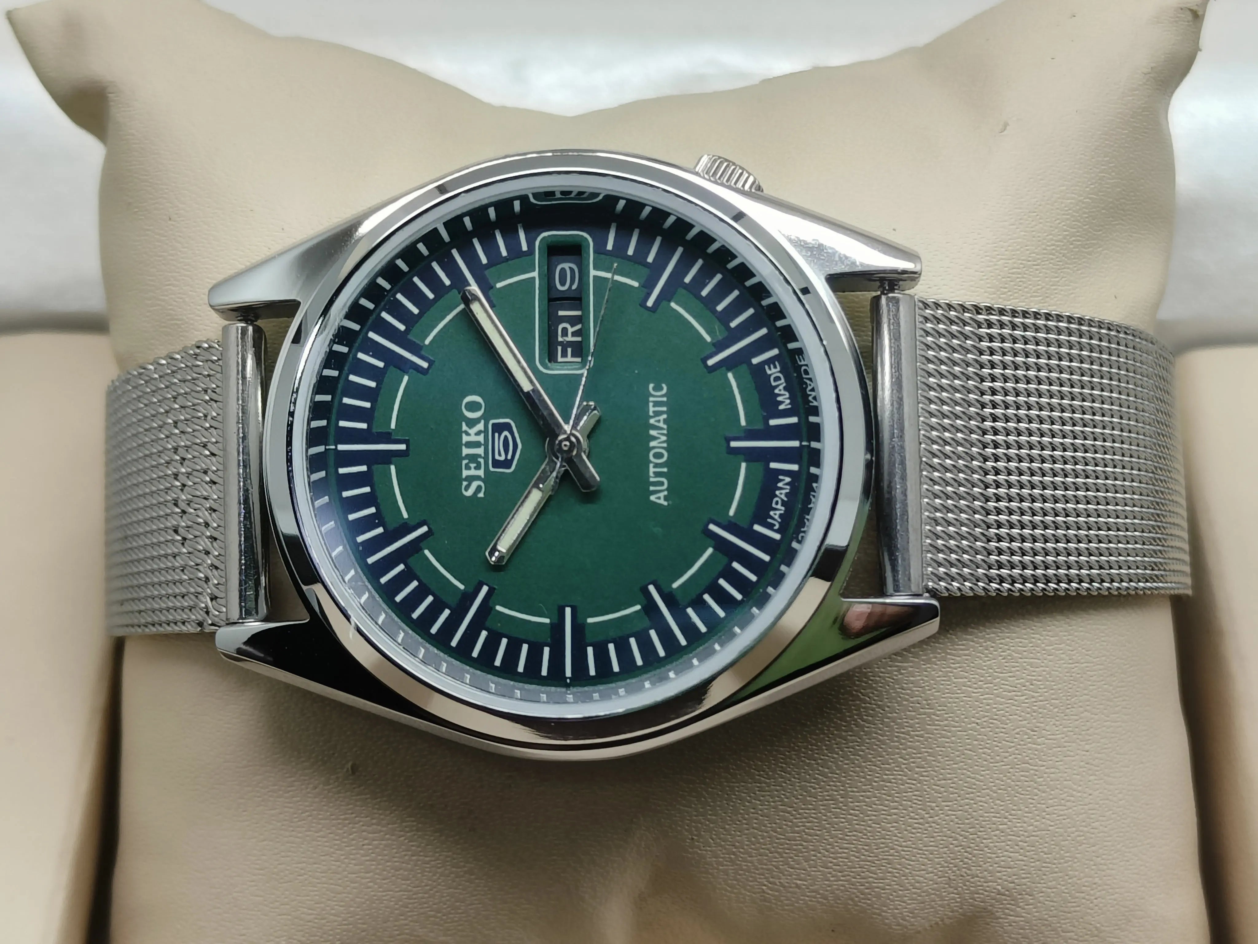 Seiko 5 Vintage Automatic – Sustainable Collectible National Watches