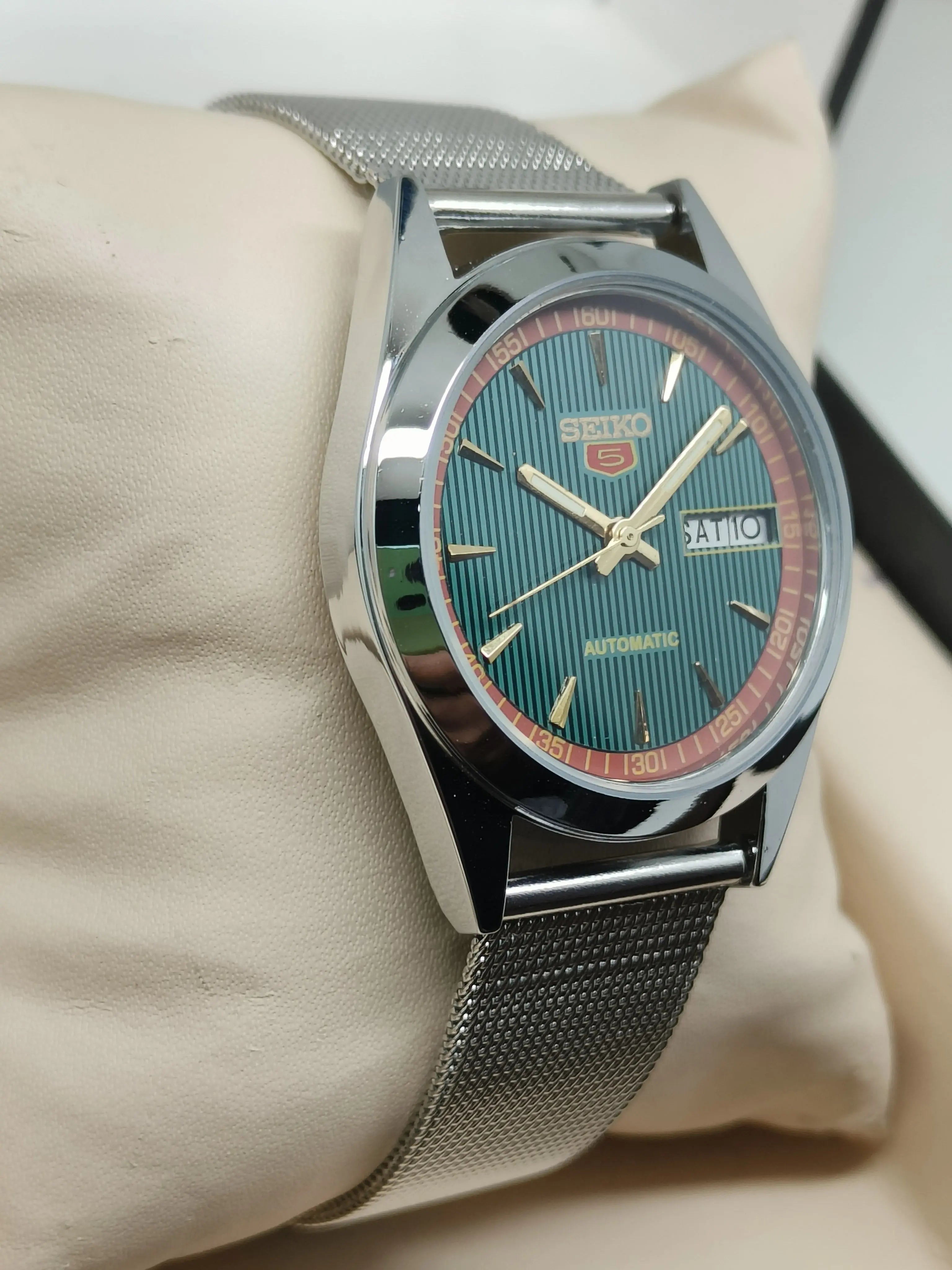Seiko 5 Vintage Automatic – Elegant Vintage Design National Watches