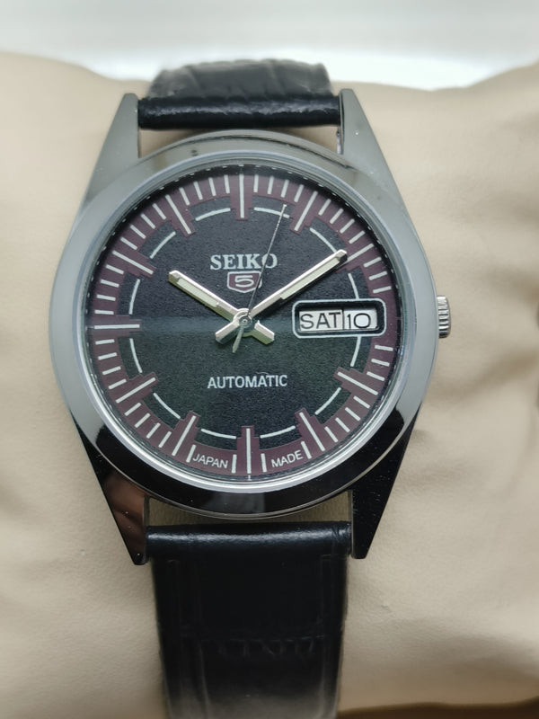 Seiko 5 Vintage Automatic – Rugged & Reliable