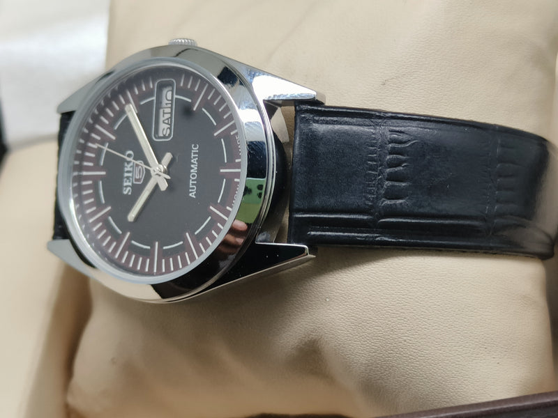 Seiko 5 Vintage Automatic – Rugged & Reliable