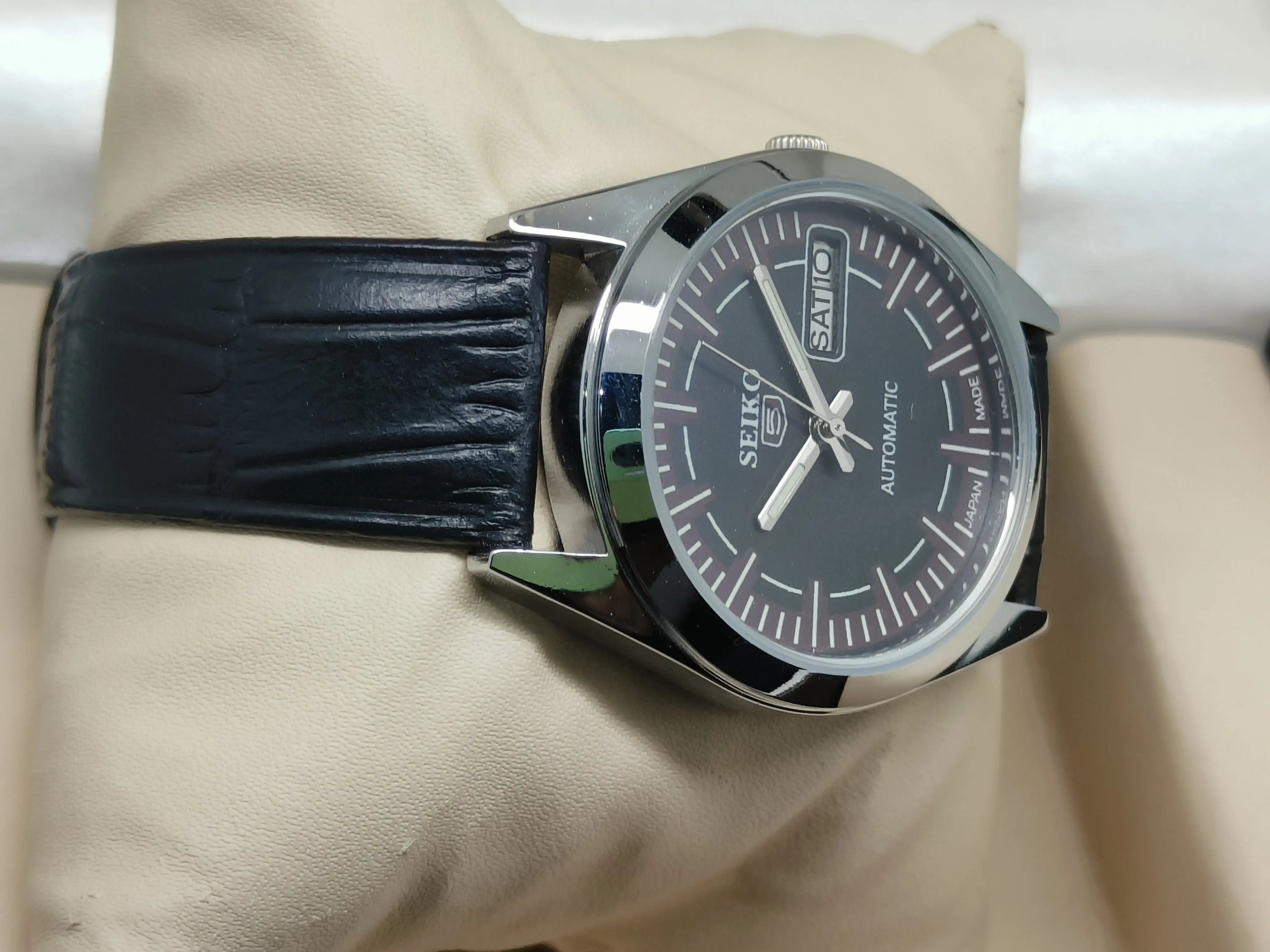 Seiko 5 Vintage Automatic – Rugged & Reliable National Watches