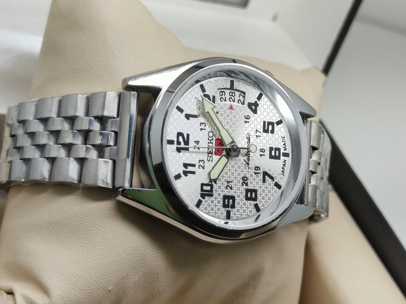 Seiko 5 Vintage Automatic – Field & Outdoor Use