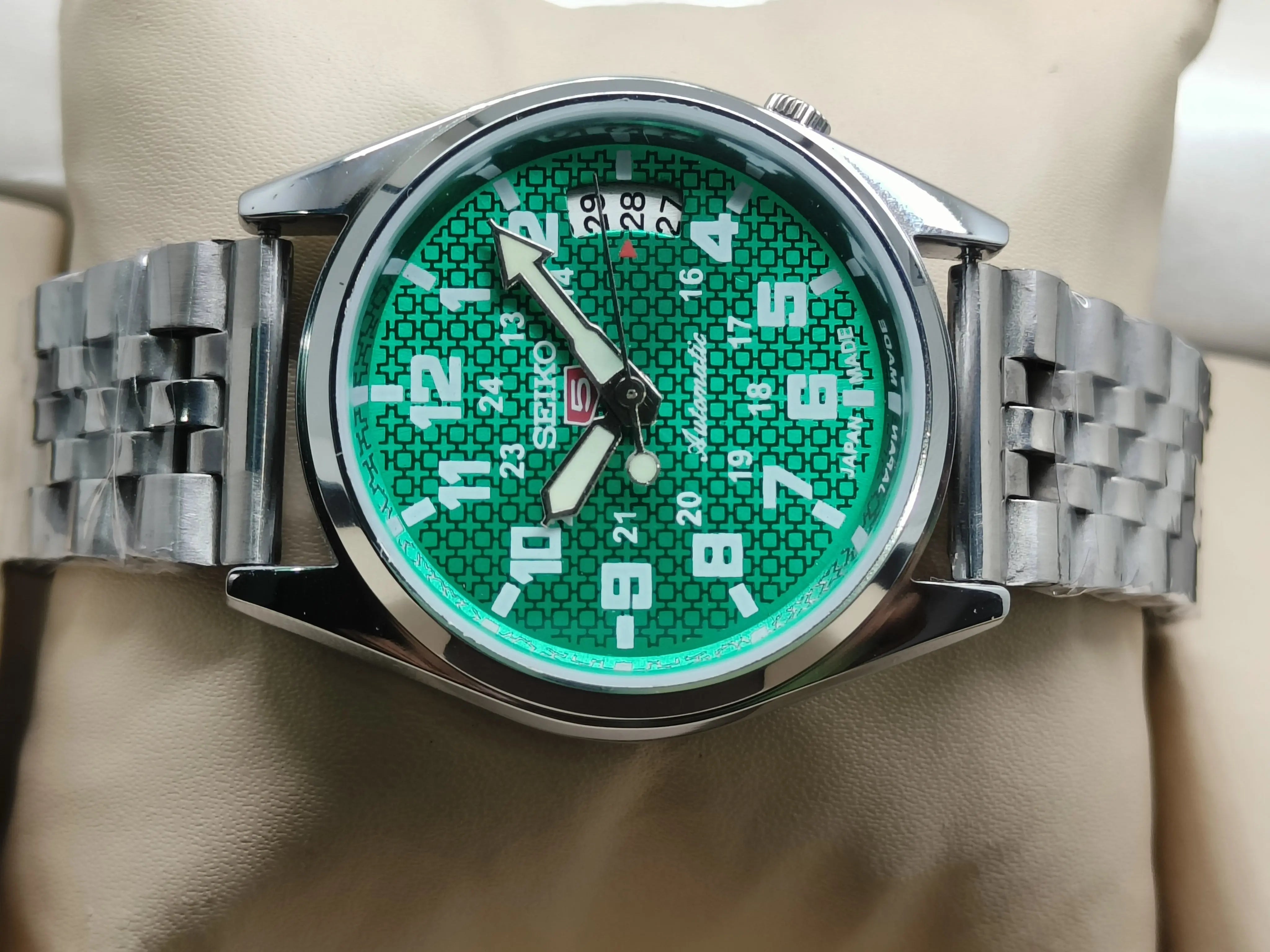 Seiko 5 Vintage Automatic – Classic Retro Appeal National Watches