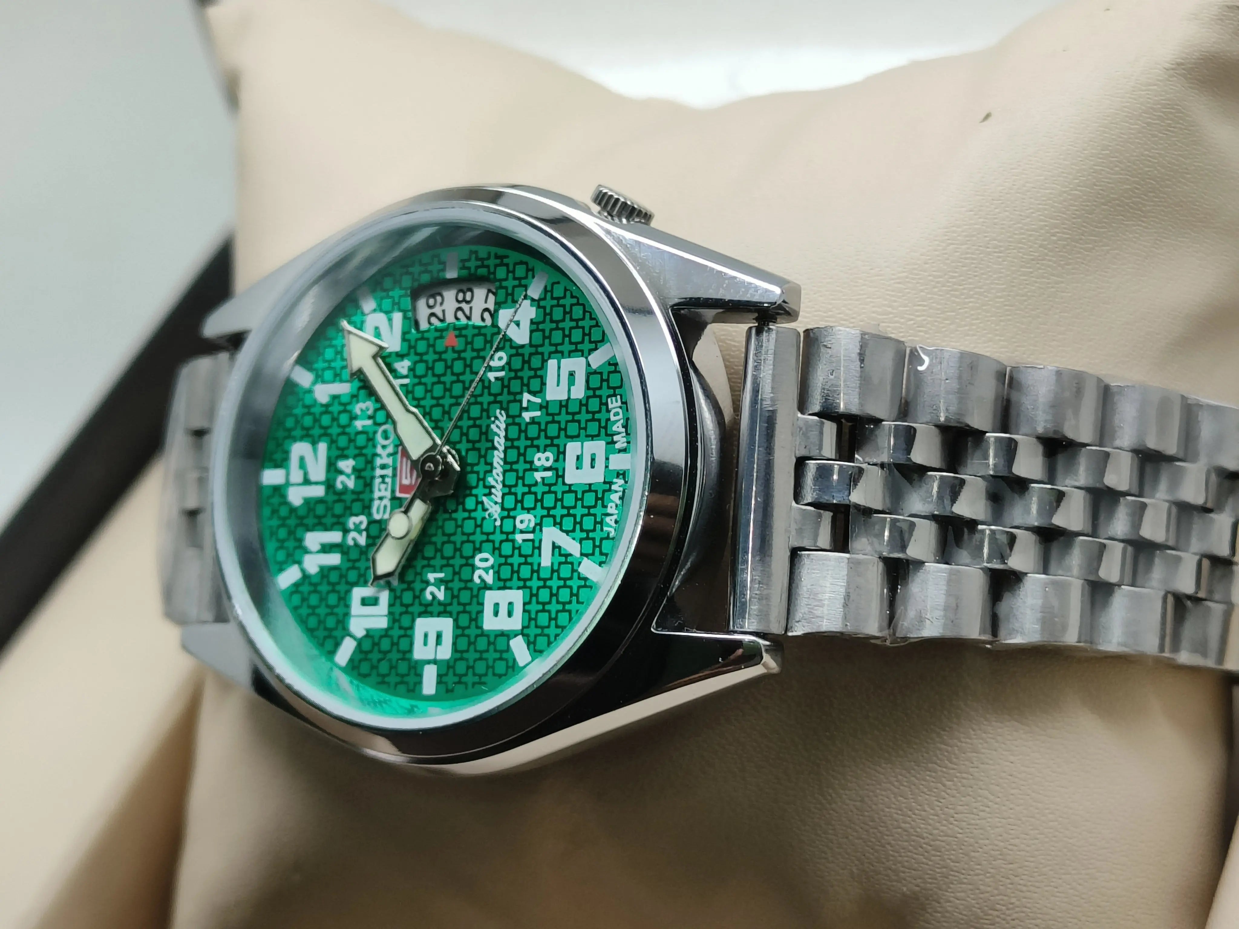 Seiko 5 Vintage Automatic – Classic Retro Appeal National Watches