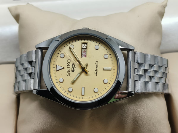 Seiko 5 Vintage Automatic – Rare Gold Trim