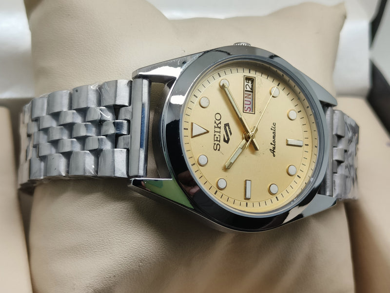 Seiko 5 Vintage Automatic – Rare Gold Trim