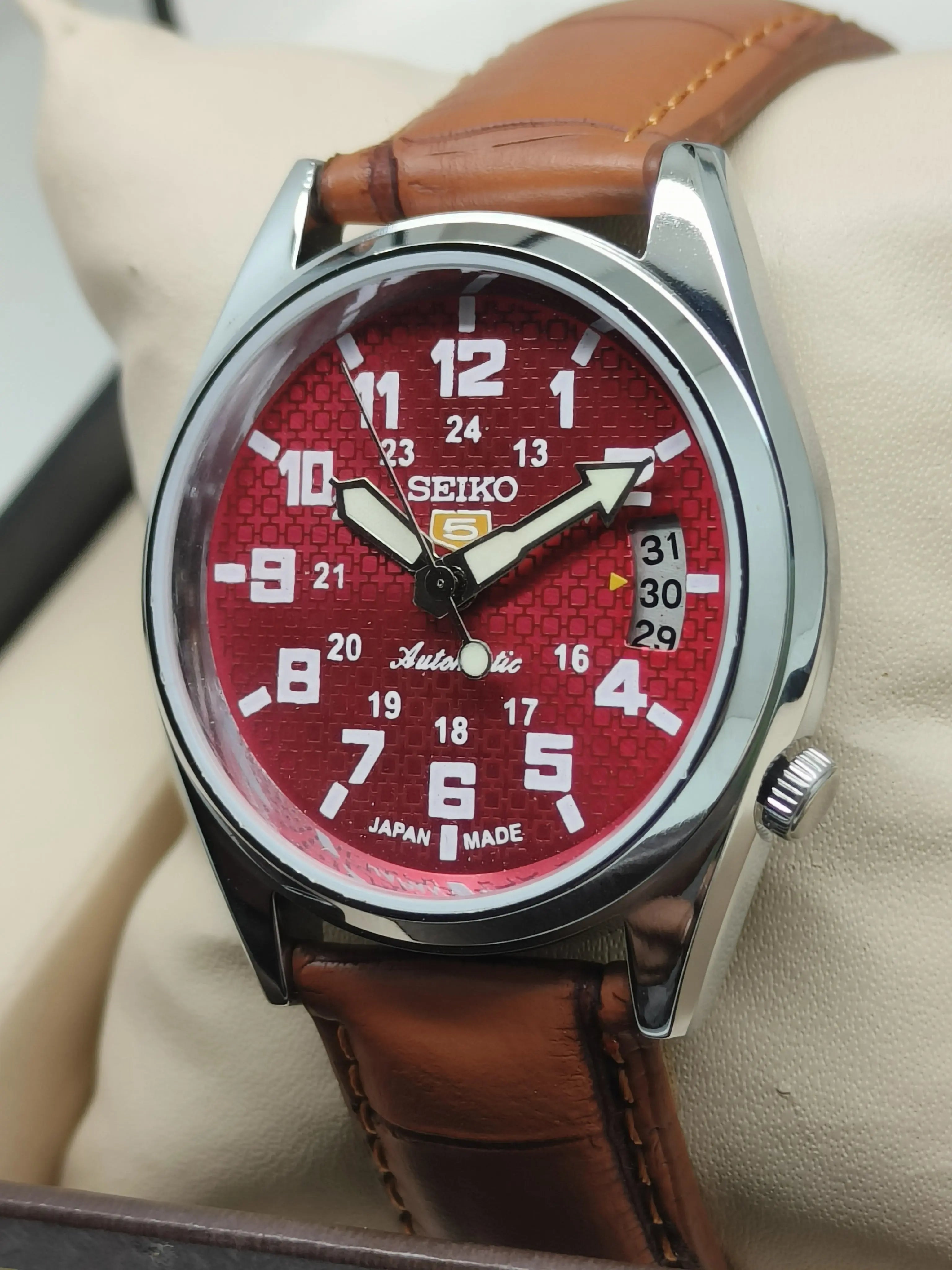 Seiko 5 Vintage Automatic – Leather & Bracelet Options National Watches