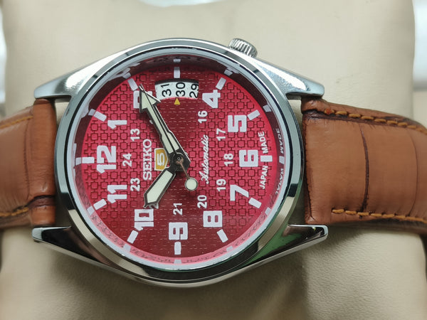 Seiko 5 Vintage Automatic – Leather & Bracelet Options