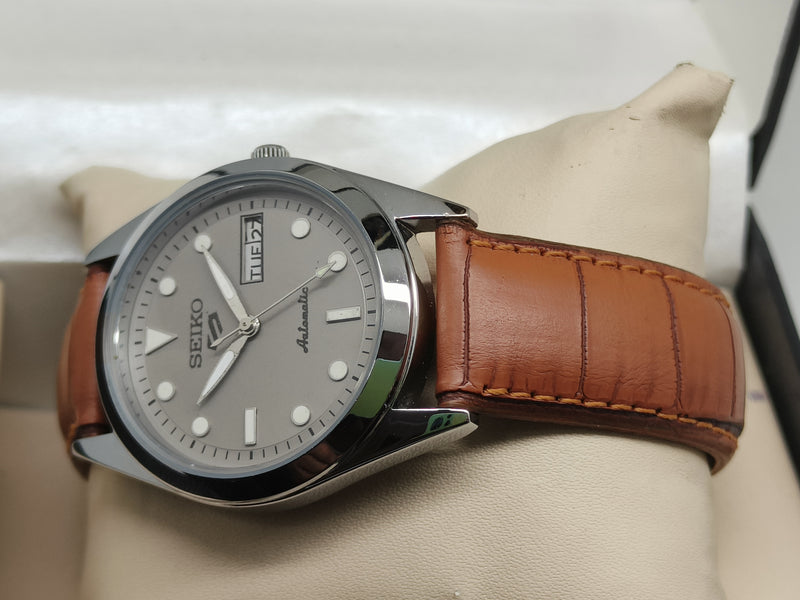 Seiko 5 Vintage Automatic – Japanese Industrial Legend
