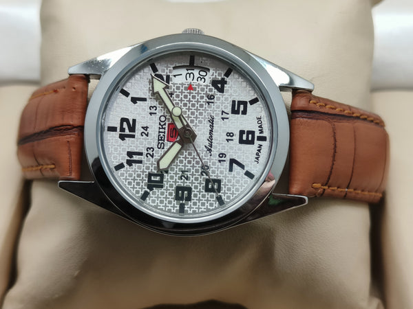 Seiko 5 Vintage Automatic – Everyday Style Watch