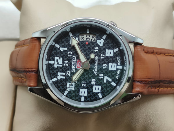 Seiko 5 Vintage Automatic – Seiko Branded Crown & Case Back