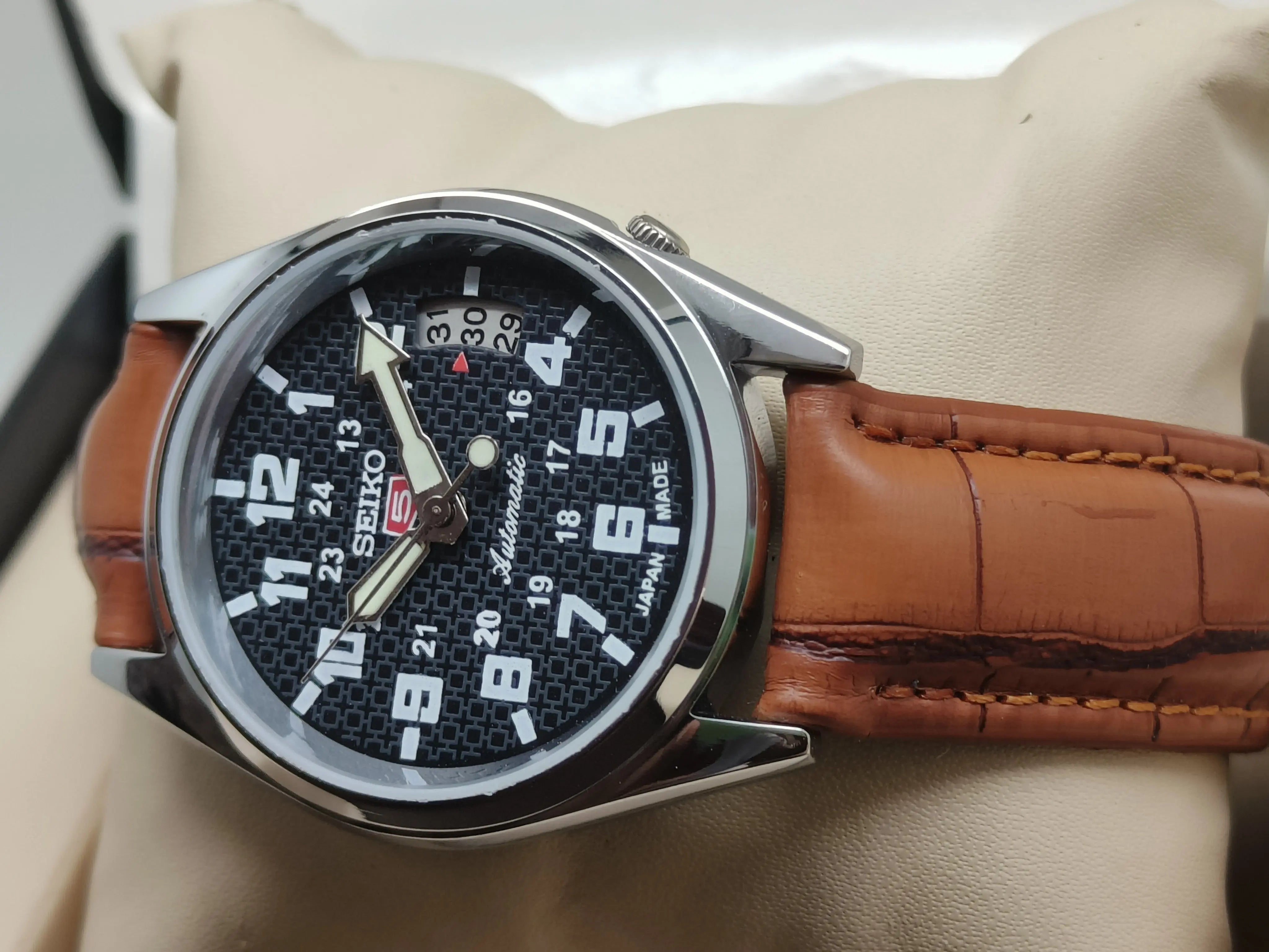Seiko 5 Vintage Automatic – Seiko Branded Crown & Case Back National Watches
