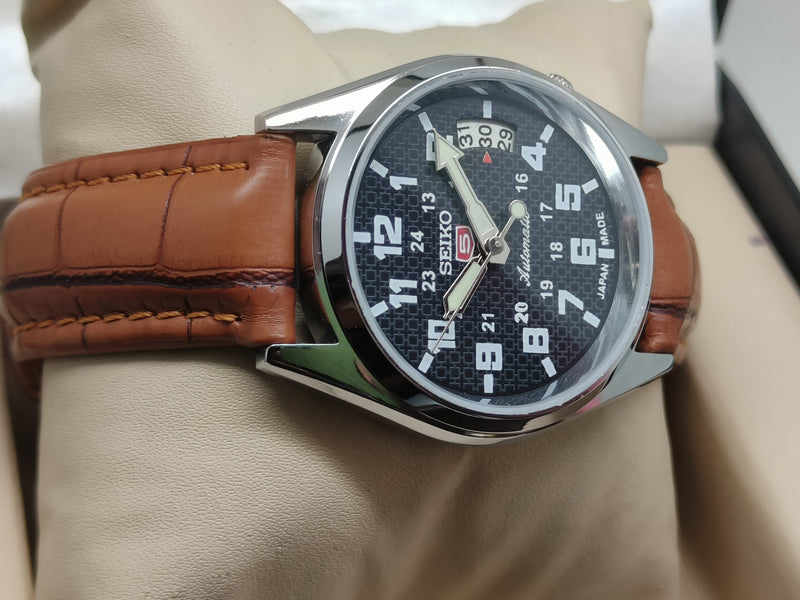 Seiko 5 Vintage Automatic – Seiko Branded Crown & Case Back