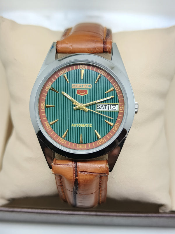 Seiko 5 Vintage Automatic – Exhibition Case Back (if applicable)