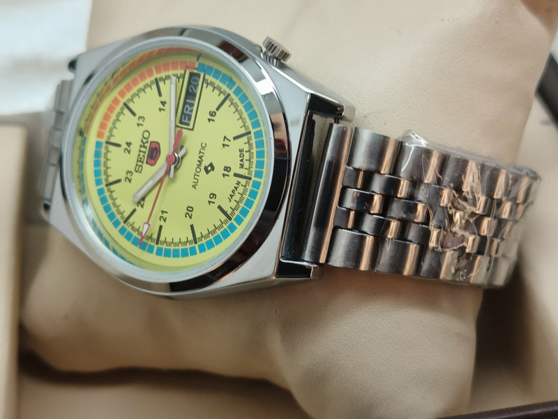 Seiko 5 Vintage Automatic – Transparent Crystal Domed Design