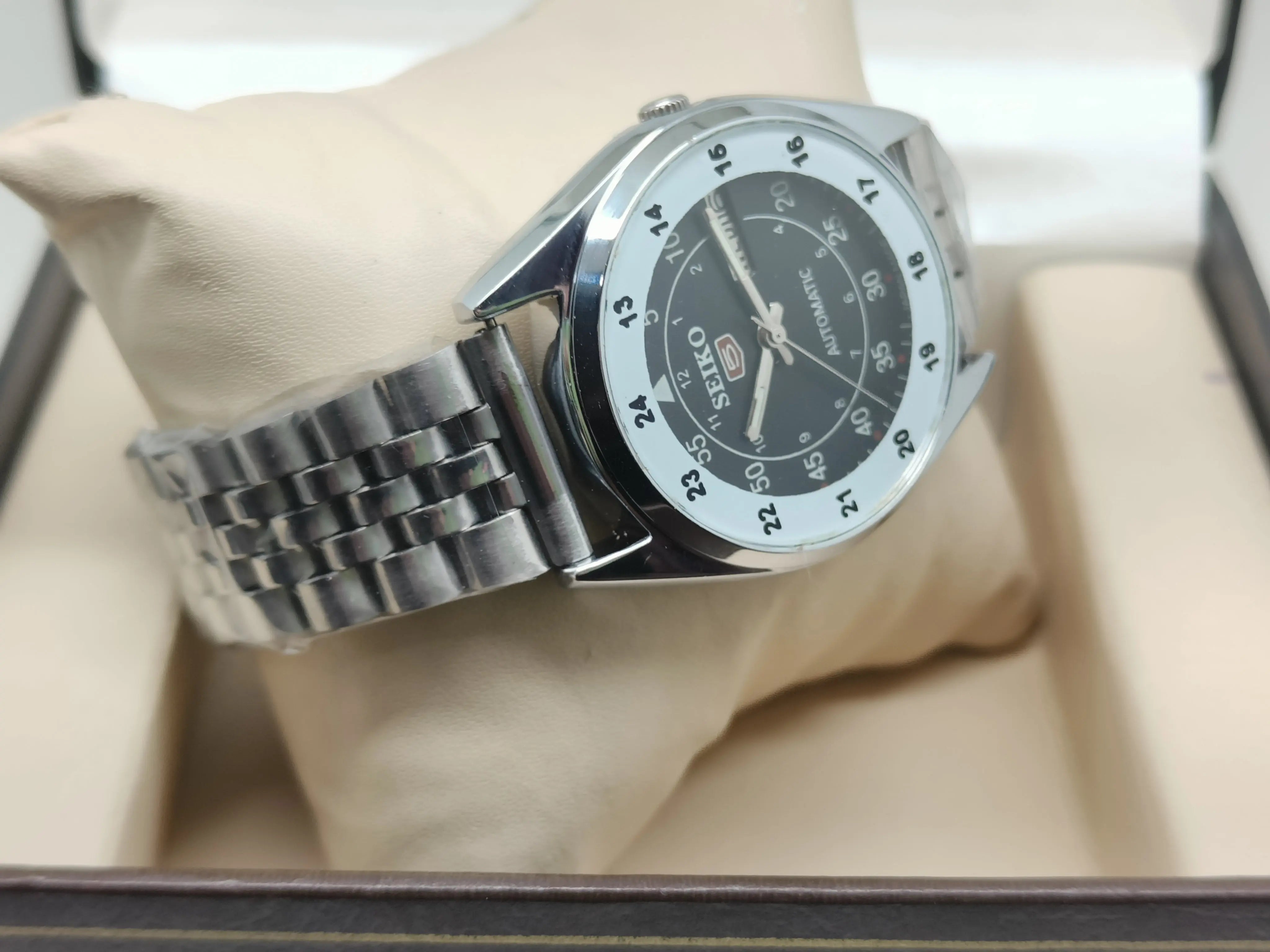 Seiko 5 Vintage 37mm Automatic – Refurbished Classic National Watches