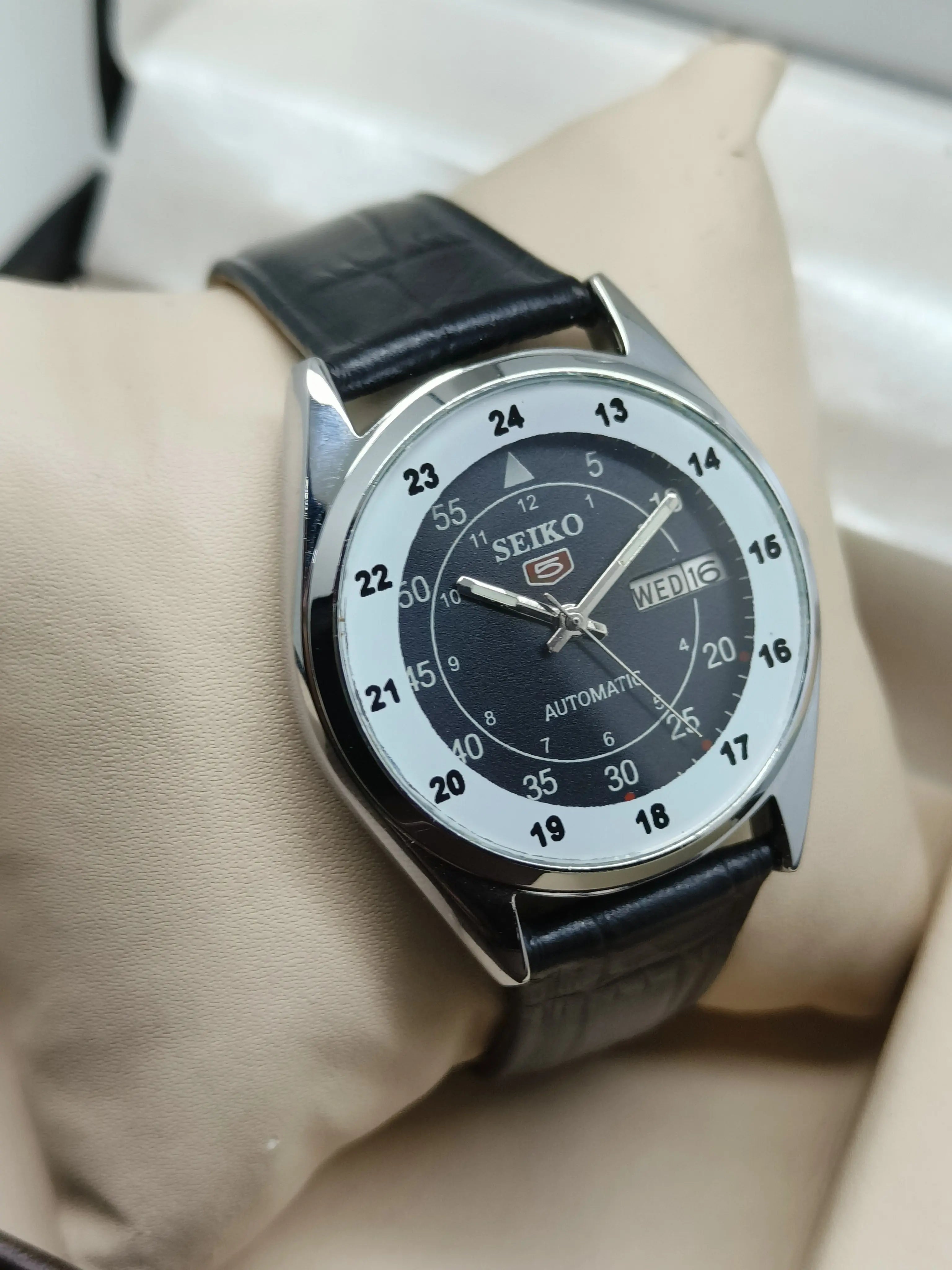 Seiko 5 Vintage Mesh Bracelet – Refurbished Classic Style National Watches